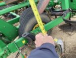 2004 John Deere 2210 - Image 14